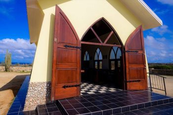 Entry-Gate-of-Alto-Vista